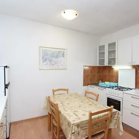 Apartment Lora