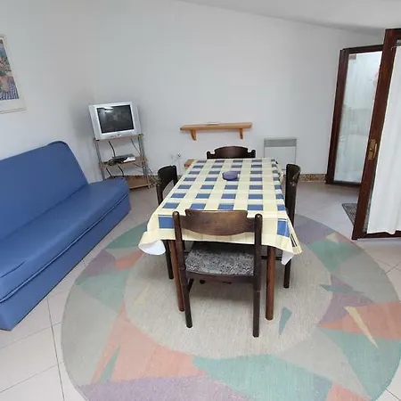 Apartment Lora *