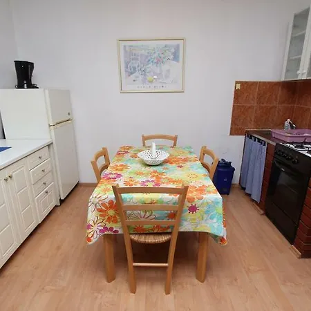 Apartment Lora *