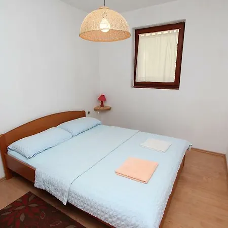 Apartment Lora
